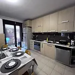 Luminoasa Cu Curte Privata بوخارست