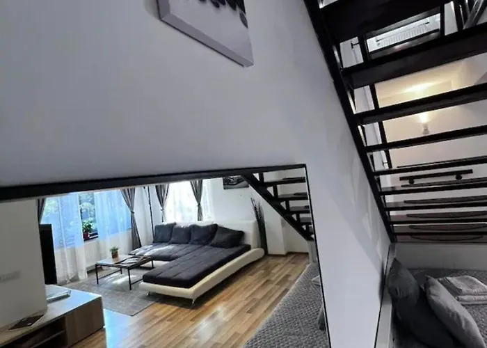 Luminoasa Cu Curte Privata Villa *