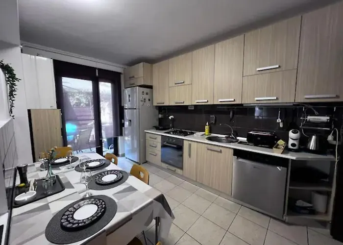 Luminoasa Cu Curte Privata Bucharest