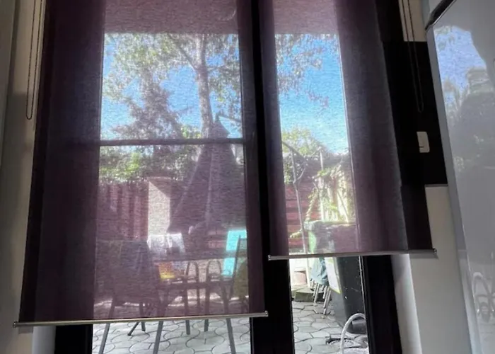 Villa Luminoasa Cu Curte Privata