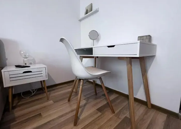 Luminoasa Cu Curte Privata Villa