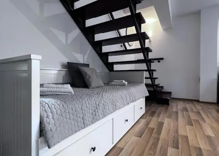 Luminoasa Cu Curte Privata * Bucharest