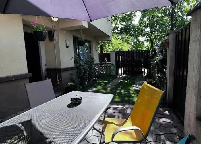 Luminoasa Cu Curte Privata Villa Bucharest