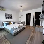 Luminoasa Cu Curte Privata * Bukarest