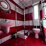 Villa Luminoasa Cu Curte Privata *