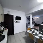 Luminoasa Cu Curte Privata Villa *