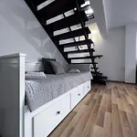 Luminoasa Cu Curte Privata * Bukarest