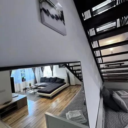 Luminoasa Cu Curte Privata Villa *