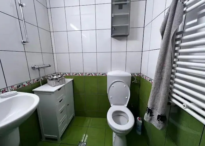 וילה Luminoasa Cu Curte Privata