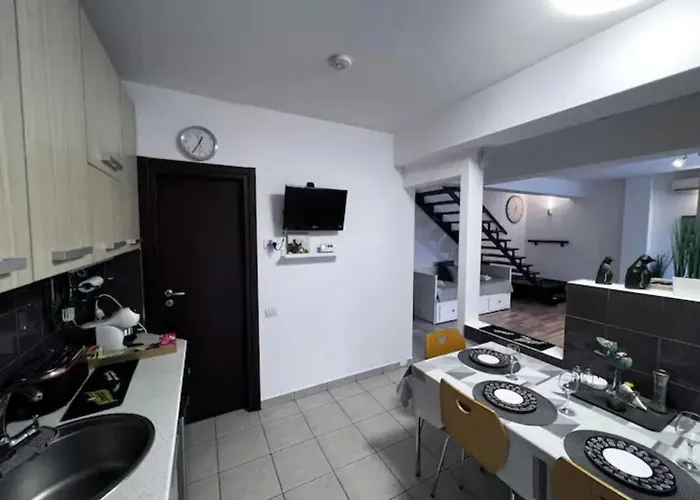 Luminoasa Cu Curte Privata וילה *