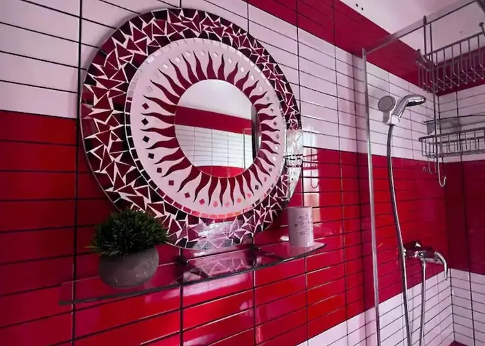 Luminoasa Cu Curte Privata