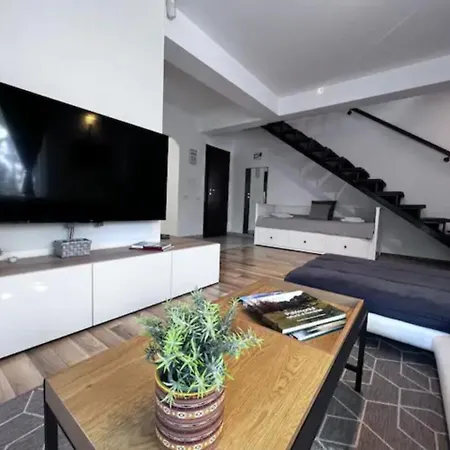 Luminoasa Cu Curte Privata *