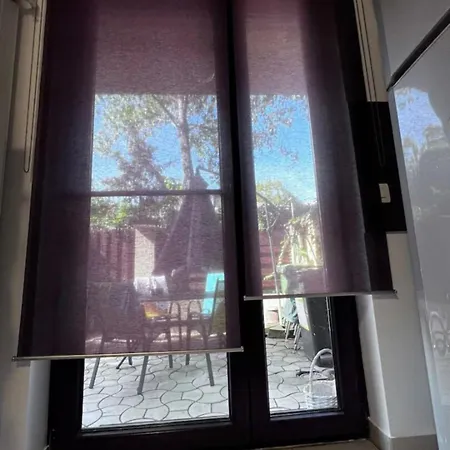 וילה Luminoasa Cu Curte Privata