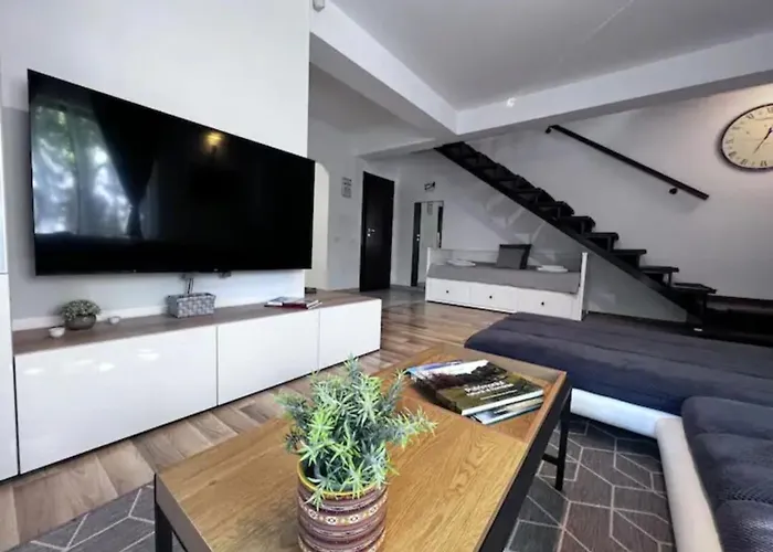 Luminoasa Cu Curte Privata *