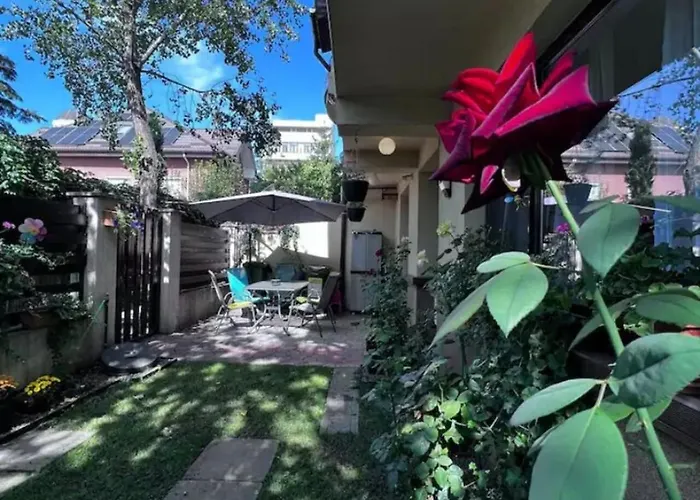 Luminoasa Cu Curte Privata