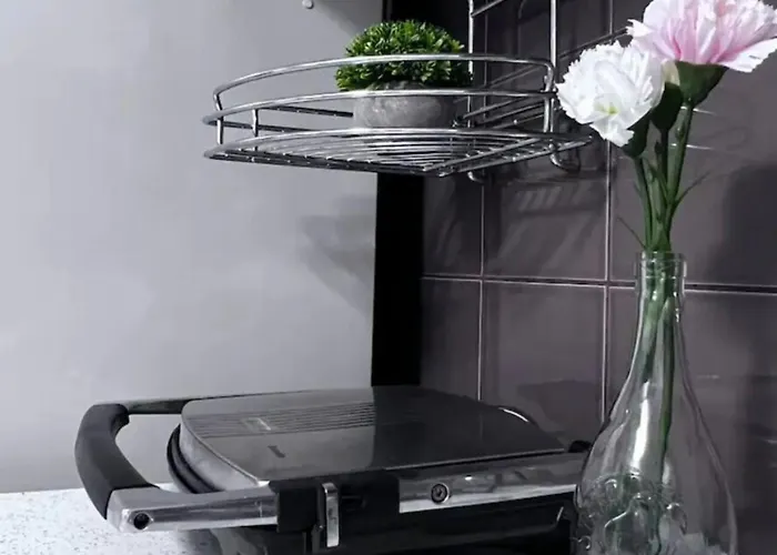 Βίλα Luminoasa Cu Curte Privata